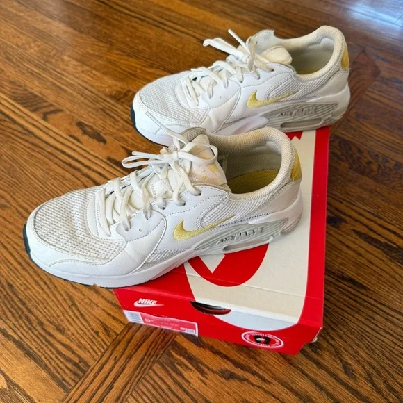 Nike Air Max EXCEE - WHITE/SATURN GOLD-SUMMIT WHITE - women’s 9.5 - Picture 3 of 8